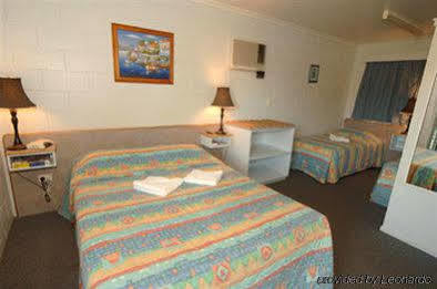 Motel Country Road